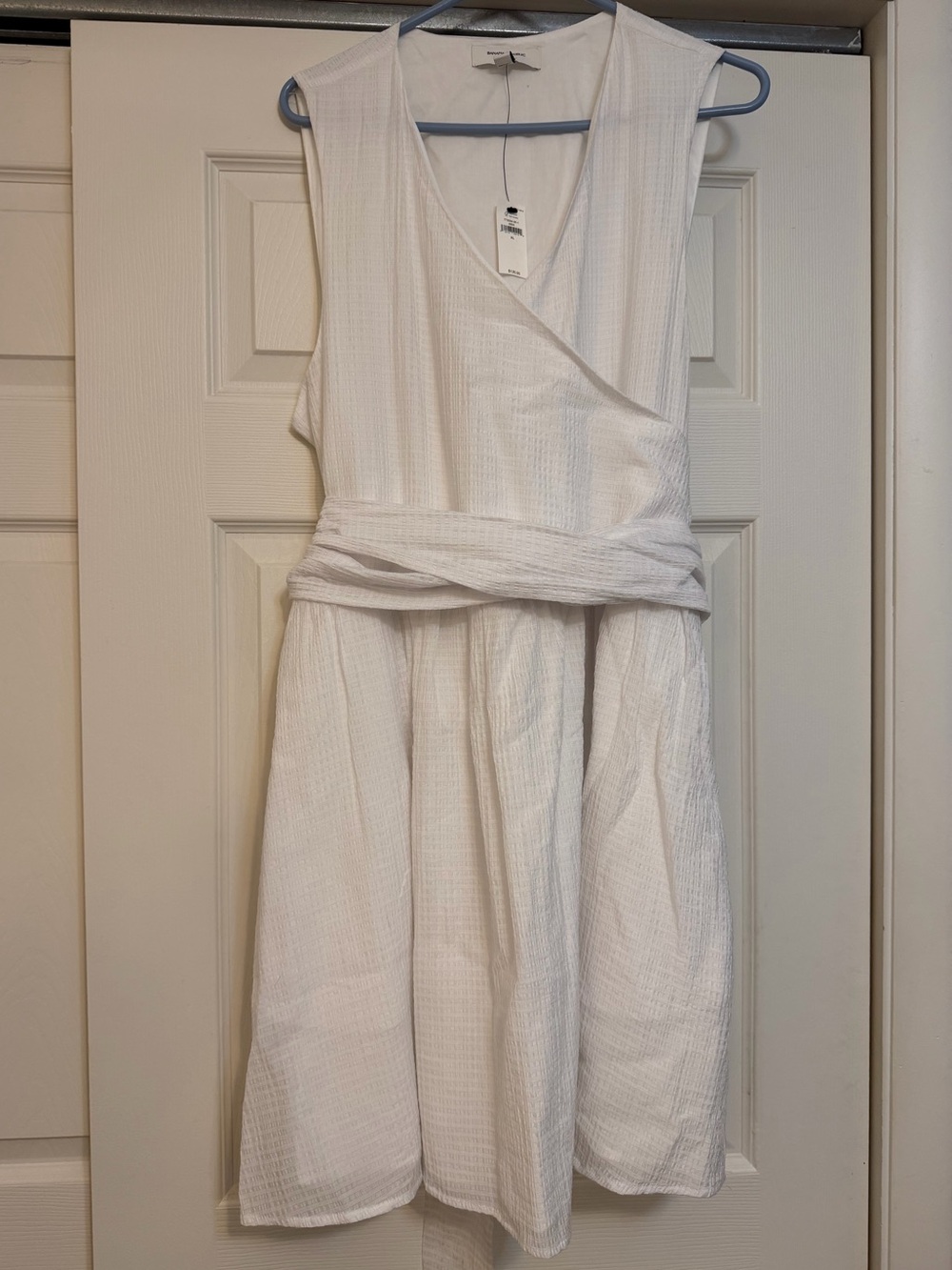 Banana Republic Textured White Sleeveless Wrap-Style Midi Dress